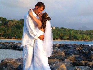 couple-embracing-by-the-ocean-at-windjammer-landing