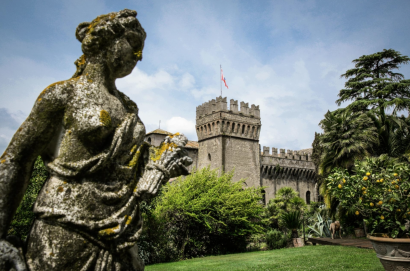 A Dream Wedding In a Majestic And Real Castle