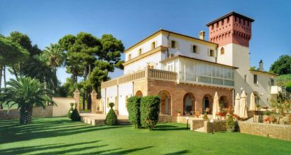 An atypical and splendid Castle to say “yes” to the love of your life!