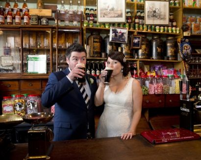 Un mariage à thème dans un pub: une destination de mariage de Authentique