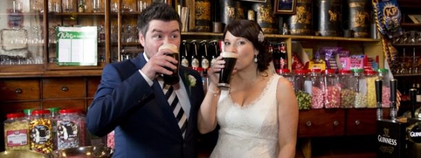 Un mariage à thème dans un pub: une destination de mariage de Authentique