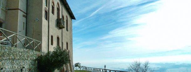 Un chateau avec sa vue incroyable sur la montagne !