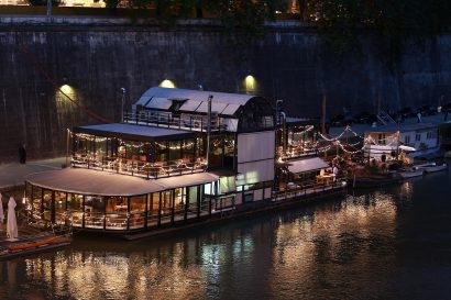 Une destination de mariage au bord de mer à Rome